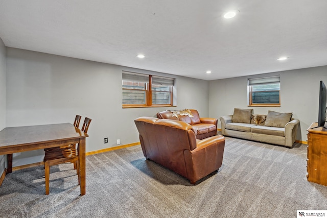 living area featuring carpet, recessed lighting, and baseboards