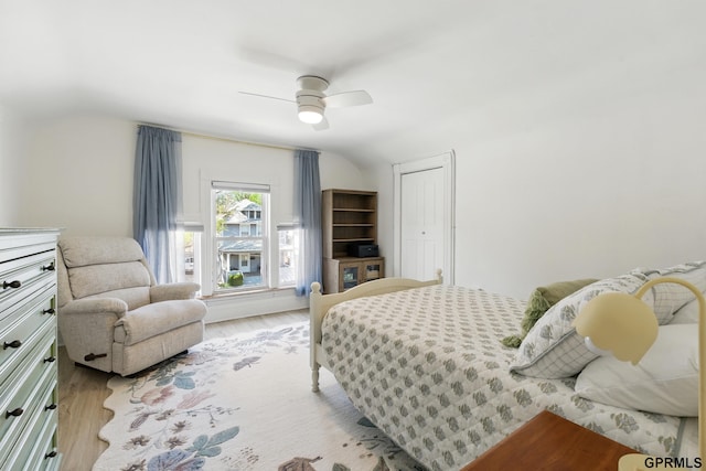 bedroom with light wood-style flooring and a ceiling fan