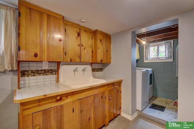 4939 Hickory St, Omaha, NE 68106 - laundry area featuring washer / clothes dryer