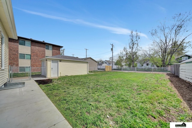 927 Garfield St, Lincoln, NE 68502 - view of yard featuring an outbuilding
