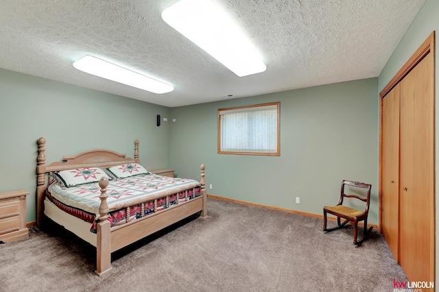 4630 Eagle Ridge Rd, Lincoln, NE 68516 - bedroom with a textured ceiling, light carpet, baseboards, and a closet