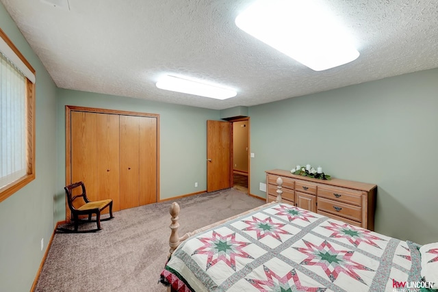 4630 Eagle Ridge Rd, Lincoln, NE 68516 - bedroom featuring a textured ceiling, light colored carpet, baseboards, and a closet