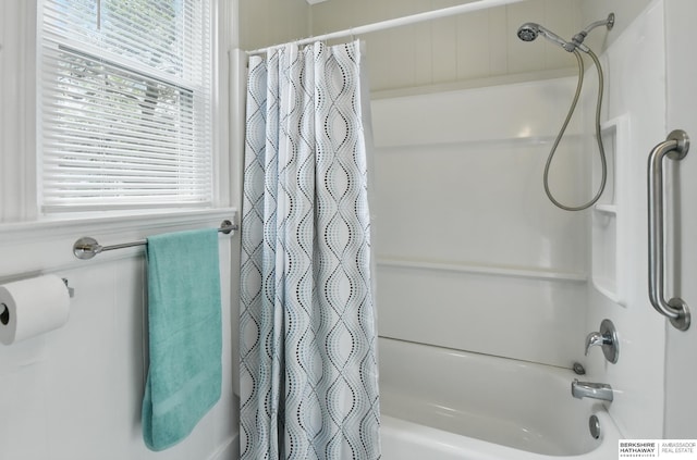 bathroom with shower / bath combo