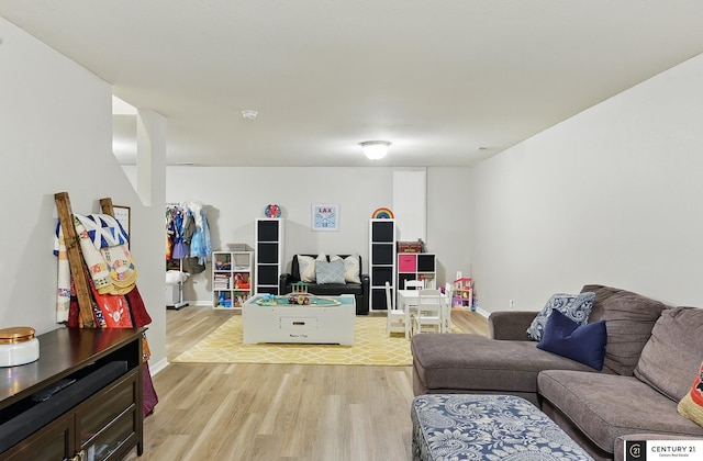 2421 Sand Hills Dr, Papillion, NE 68046 - living room featuring light wood-style flooring and baseboards