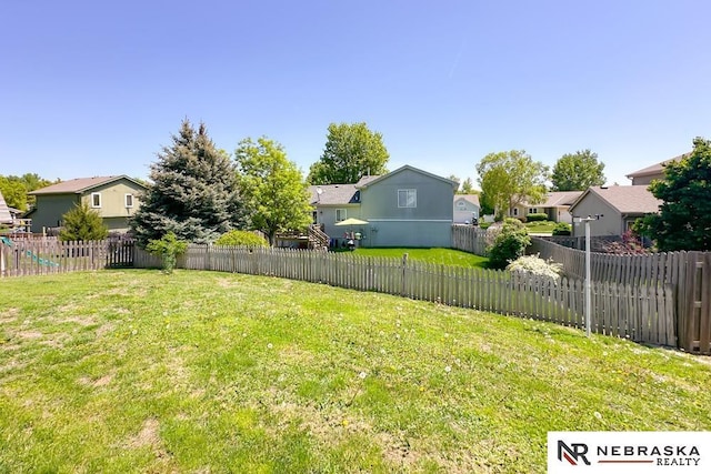 view of yard with a residential view