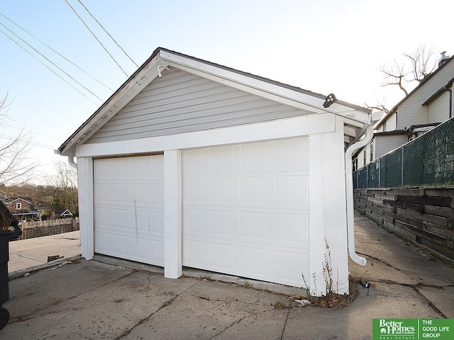 4210 S 21st St, Omaha, NE 68107 - detached garage with fence