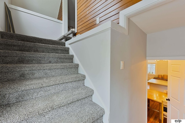 2939 Martha St, Omaha, NE 68105 - view of staircase