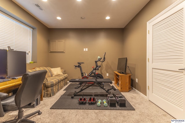 workout room featuring carpet flooring, recessed lighting, and baseboards