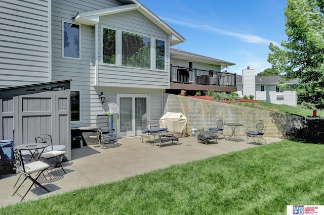 1714 S 14th Circle Dr, Beatrice, NE 68310 - rear view of house featuring a patio area and a lawn