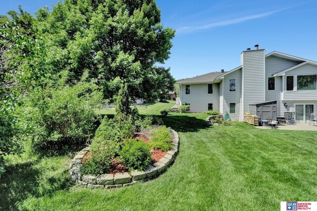 1714 S 14th Circle Dr, Beatrice, NE 68310 - view of green lawn featuring a patio area
