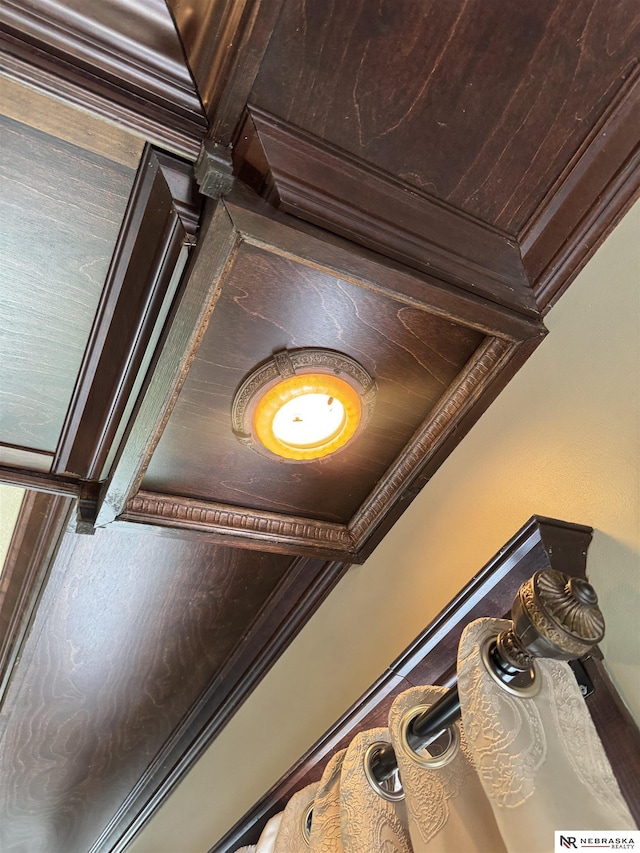 1244 N Elm St, Wahoo, NE 68066 - detailed view of ornamental molding