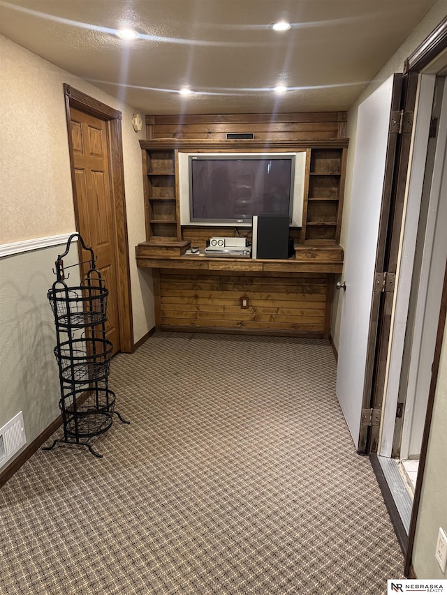 1244 N Elm St, Wahoo, NE 68066 - bar area featuring carpet, a textured wall, and baseboards
