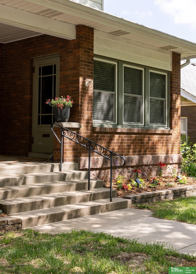 319 N 37th St, Omaha, NE 68131 - view of exterior entry with brick siding