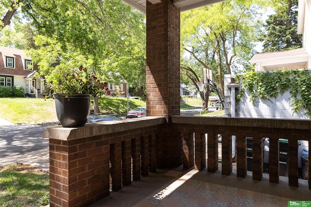 319 N 37th St, Omaha, NE 68131 - view of patio / terrace