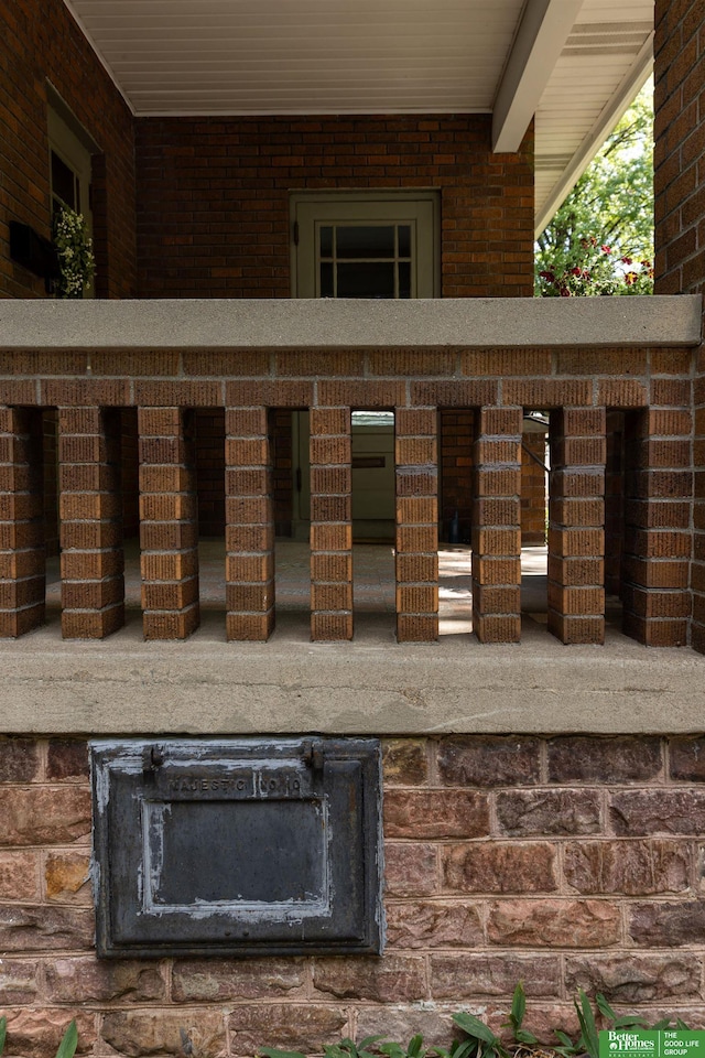 319 N 37th St, Omaha, NE 68131 - exterior view of brick siding