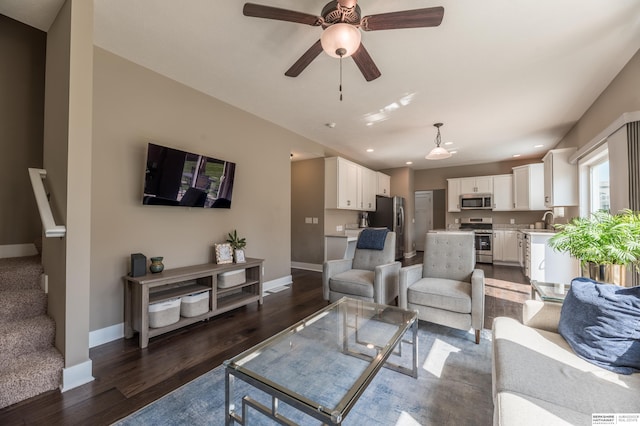 living area with baseboards, dark wood finished floors, ceiling fan, and recessed lighting
