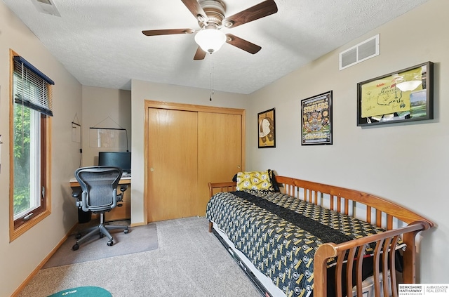 2103 John St, Papillion, NE 68133 - bedroom featuring carpet flooring, a closet, a desk, a textured ceiling, and a ceiling fan