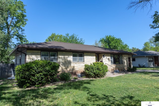 5 Fairview Dr, York, NE 68467 - single story home with stone siding