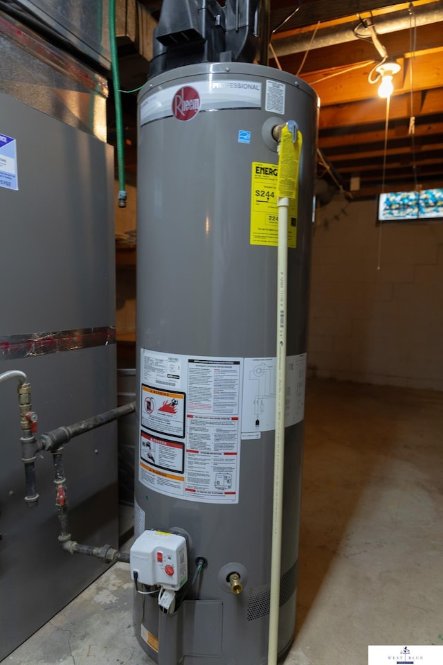 5 Fairview Dr, York, NE 68467 - utility room with water heater