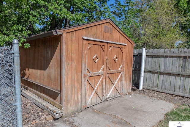 5 Fairview Dr, York, NE 68467 - view of shed with fence