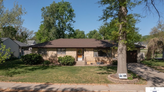5 Fairview Dr, York, NE 68467 - ranch-style home featuring an attached garage, driveway, and a front lawn