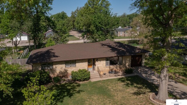 5 Fairview Dr, York, NE 68467 - single story home featuring an attached garage, stone siding, and concrete driveway