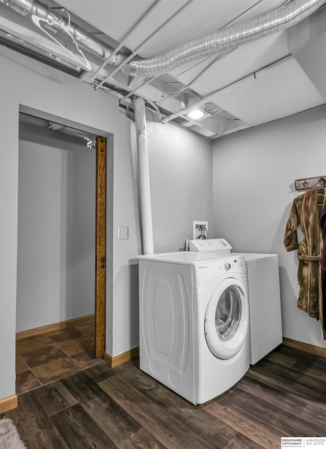 1530 S 52nd St, Omaha, NE 68106 - laundry room with washing machine and clothes dryer and dark wood finished floors