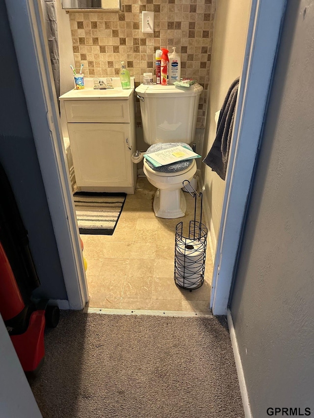 3941 X St, Omaha, NE 68107 - half bath featuring toilet and vanity