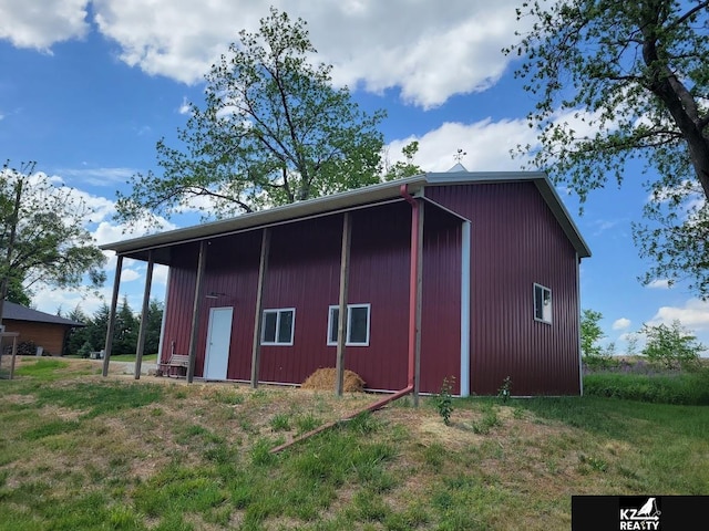 view of pole building with a yard