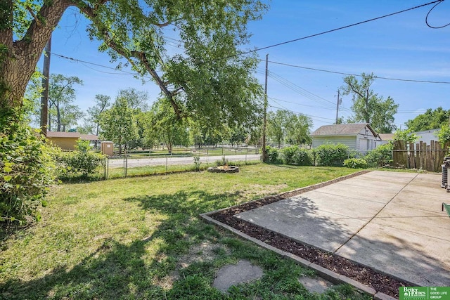 view of yard featuring a patio