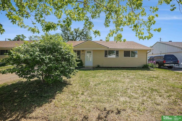 view of front of property with a front yard