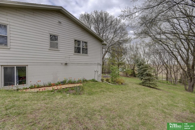 10032 Kings Dr, Omaha, NE 68142 - view of side of property featuring a lawn