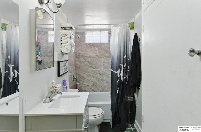 401 S 38th Ave, Omaha, NE 68131 - bathroom with toilet, vanity, and shower / bath combo