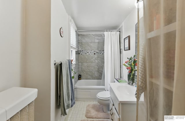 401 S 38th Ave, Omaha, NE 68131 - bathroom featuring toilet, shower / bath combo with shower curtain, and vanity