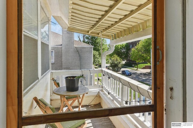 401 S 38th Ave, Omaha, NE 68131 - view of balcony