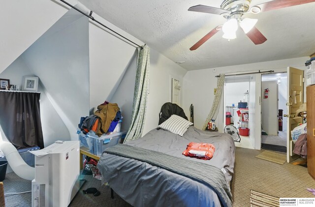 401 S 38th Ave, Omaha, NE 68131 - carpeted bedroom with a ceiling fan