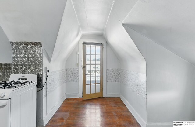 401 S 38th Ave, Omaha, NE 68131 - bonus room featuring hardwood / wood-style flooring and lofted ceiling