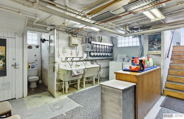 401 S 38th Ave, Omaha, NE 68131 - basement with washing machine and dryer, plenty of natural light, and stairway