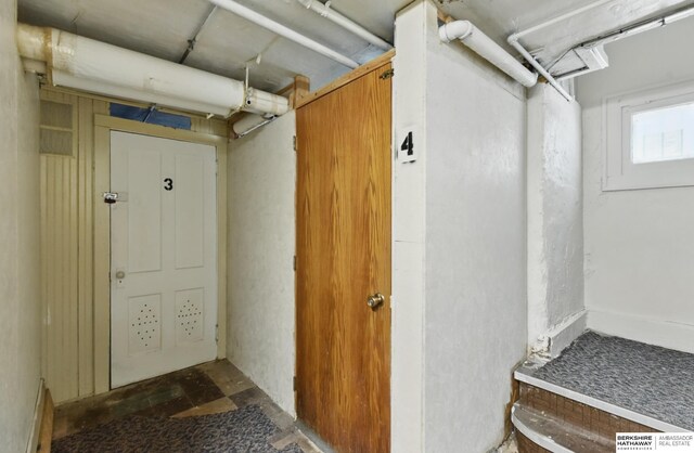 401 S 38th Ave, Omaha, NE 68131 - view of doorway to property