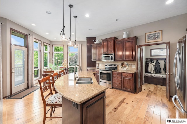 2705 N 189th St, Omaha, NE 68022 - kitchen with a sink, stainless steel appliances, light wood finished floors, a kitchen island with sink, and recessed lighting