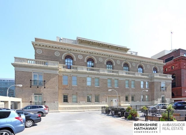 210 S 16th St S Unit 918, Omaha, NE 68102 - view of building exterior with uncovered parking