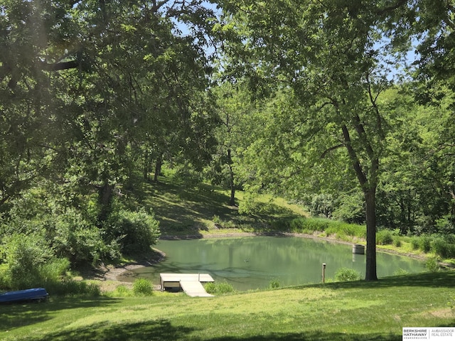 1924 W 8th Ave, Plattsmouth, NE 68048 - surrounding community with a water view, a lawn, and a forest view