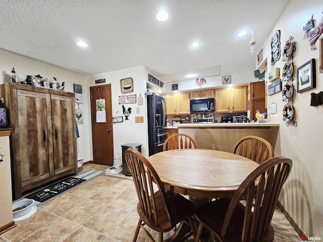 10531 N 137th St, Waverly, NE 68462 - dining area with recessed lighting and a textured ceiling