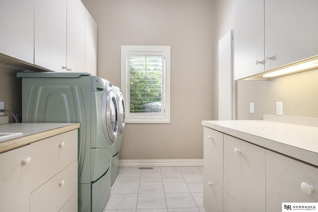 1125 Stone Creek Dr, Blair, NE 68008 - laundry room featuring washer and clothes dryer, cabinet space, and baseboards