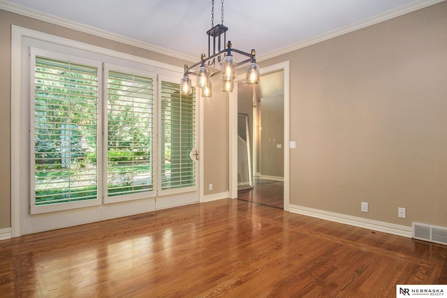 1125 Stone Creek Dr, Blair, NE 68008 - empty room featuring healthy amount of natural light, wood finished floors, baseboards, and ornamental molding