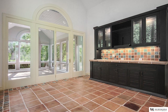 1125 Stone Creek Dr, Blair, NE 68008 - bar area with vaulted ceiling and tasteful backsplash