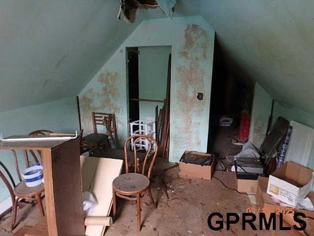 1935 S 11th St, Omaha, NE 68106 - bonus room with vaulted ceiling