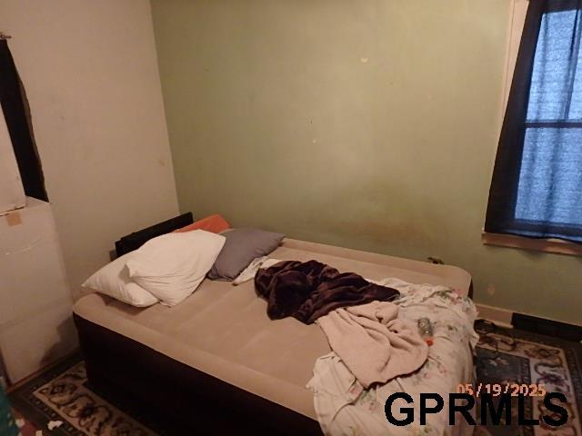 1935 S 11th St, Omaha, NE 68106 - bedroom with baseboards