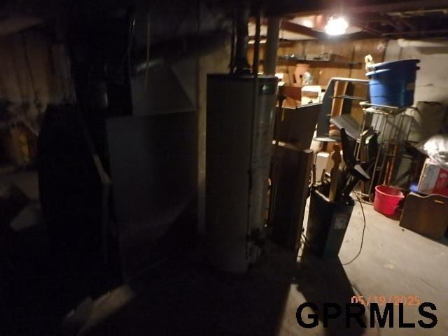 1935 S 11th St, Omaha, NE 68106 - utilities with water heater