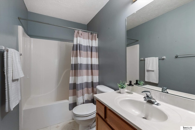 3909 N 147th St, Omaha, NE 68116 - full bathroom featuring a textured ceiling, toilet, vanity, and shower / bath combo with shower curtain
